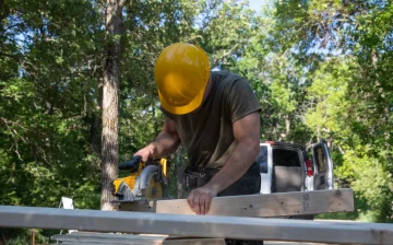 Hand and Power Tool Safety for Workers